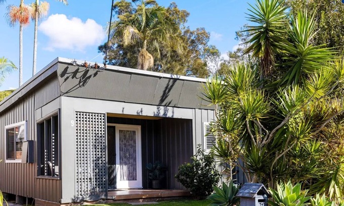 Corlette House | Pet-Friendly Beach Bungalow Steps from the Shore
