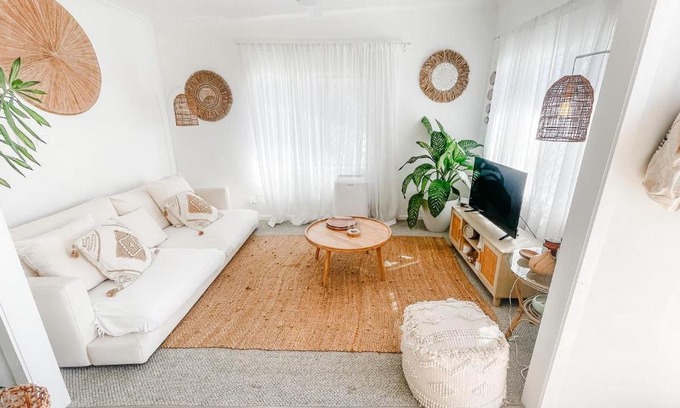 Meikleville Hill Apartment | Oceanfront Beach Bungalow in Yeppoon - Guest Rated 8.6