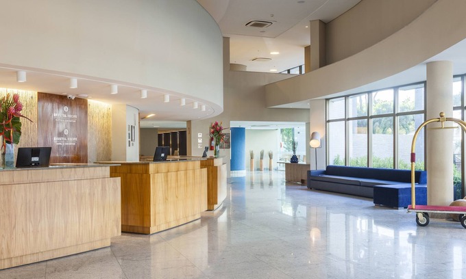 Boa Viagem Hotel | Beach Class Convention: A 4-Star Retreat with Pool & Spa