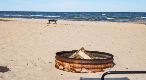 Oscoda House | Beach Club of Oscoda: Captains Watch by the Oceanfront