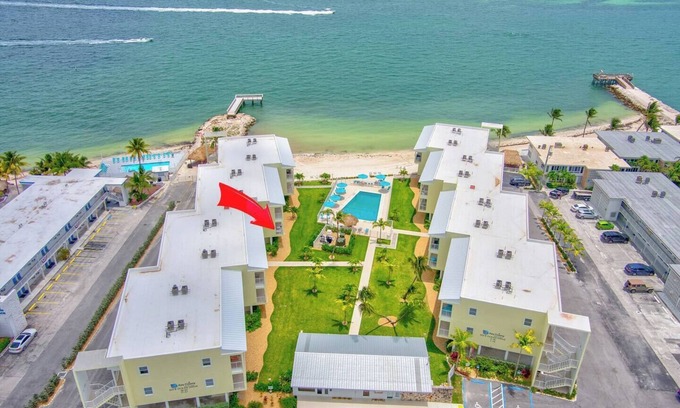 Key Colony Beach Apartment | Beach Club Tidal Wave-Beach/Pool