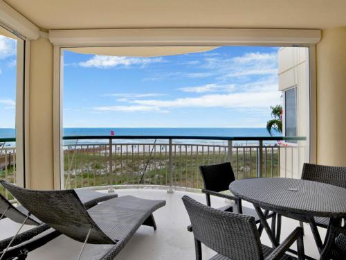 Ono Island Apartment | Elegant Beach Colony Towers #2B with Oceanfront Pool Access