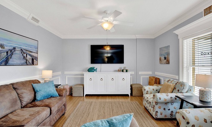 Tybee Island Condo | Beach Condo with Pool Access Near Restaurants & Ocean View