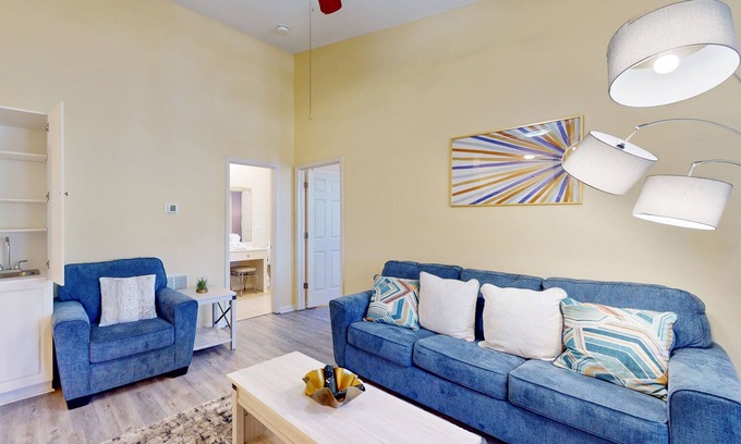 Vaught Condo | Inviting Beach Condo with Pool, Golf, and Gym Access