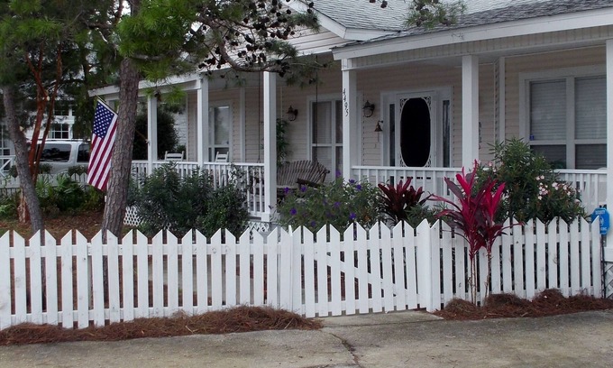 Clipper Cove Cottage | Beach Cottage: 3BR Oceanfront Retreat with Golf Cart Access
