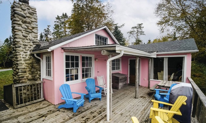 Hubbards Cabin | Pet-Friendly Beach Cottage at Hubbards Beach Awaits You
