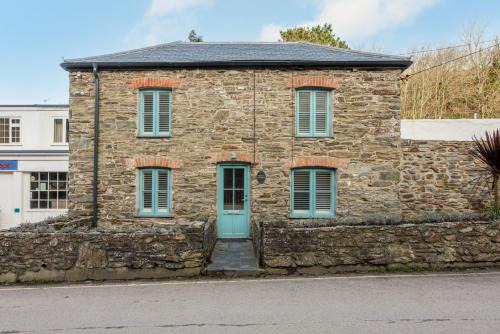 St. Agnes House | Family-Friendly Beach Cottage with Pet Amenities