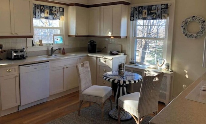 Westerly House | Cozy Beach Cottage for 6 near Misquamicut with Ocean View