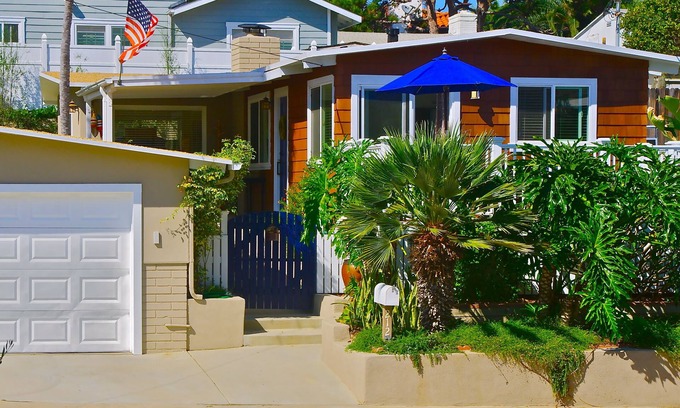 San Clemente Cottage | Beach Cottage Retreat: Ocean Views & Steps to Sand
