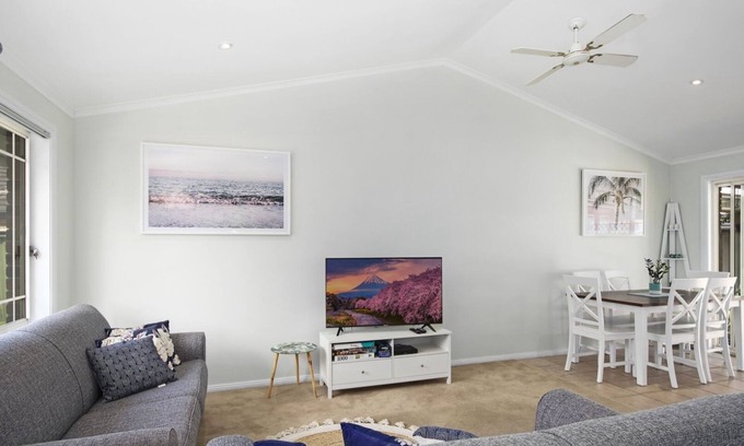 Umina Beach Villa | Beach Daze: Family-Friendly Escape at Umina Beach