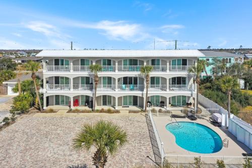 Mexico Beach Apartment | Discover Beach Destiny: Family-Friendly Getaway with Pool