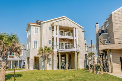 Pirates Beach House | Beach Diamond: Family-Friendly Oasis with Great Reviews