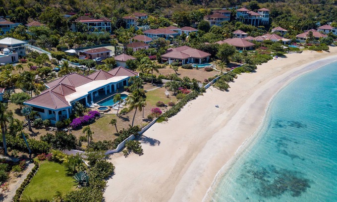 Spanish Town Villa | Beachfront Villa with Pool & Ocean View - Rated 10/10
