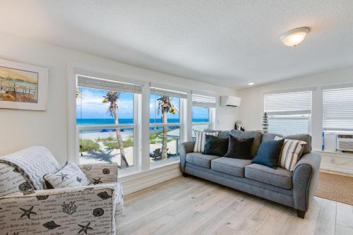 Bradenton Beach House | Oceanfront Beach Dreams Resort with Family-Friendly Amenities