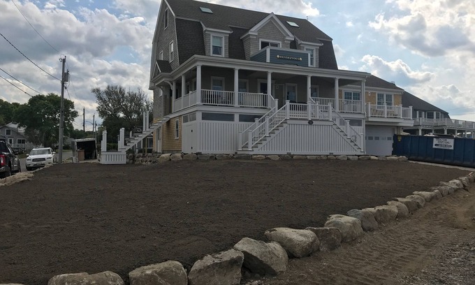 Scituate House | Beachfront Retreat for Family Reunions and Outdoor Fun