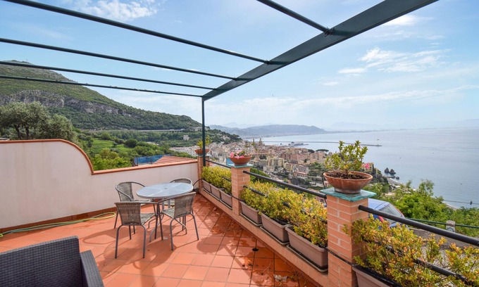 Raito Apartment | Scenic Villa Apartment with Ocean Views Near Vietri