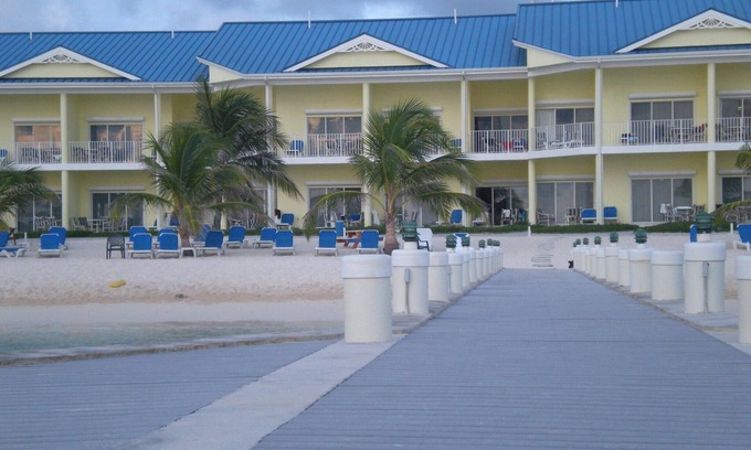 Colliers Bay Condo | Exquisite Beachfront Villa at CastAway Cove Resort