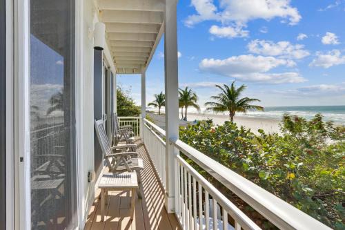 Holmes Beach House | Beach Front 2 Bedroom B with Ocean View and Pool Access