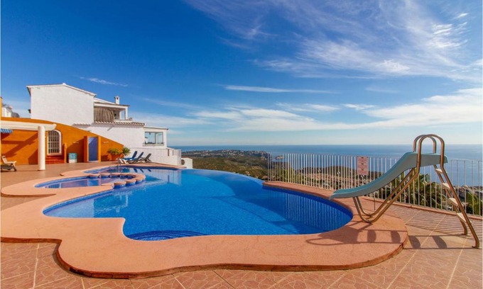 Cumbre del Sol Apartment | Family-Friendly Apartment in El Poble Nou with Pool