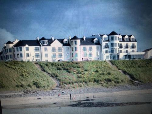 Bushmills Apartment | Oceanfront Beach Front Apt Portballintrae Near Golf Club