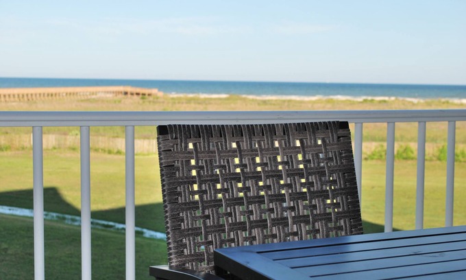 Red Fish Cove Condo | Beachfront Bliss at Pointe West: Rated 9.8 with Pool & Spa