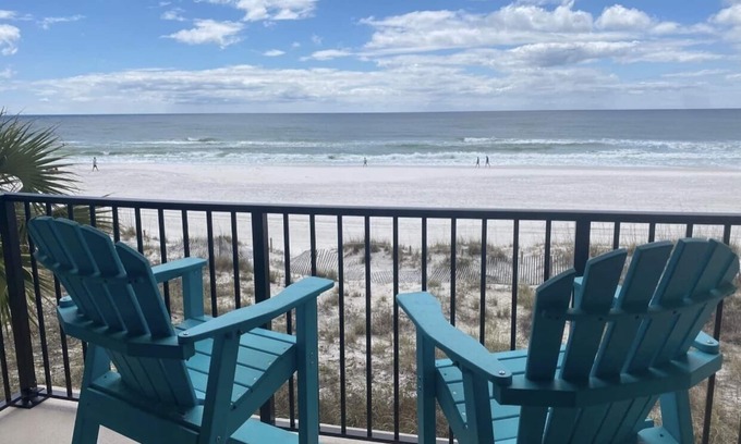 Panama City Beach Condo | Beachfront Bliss: Breathtaking Views & Daily Beach Service