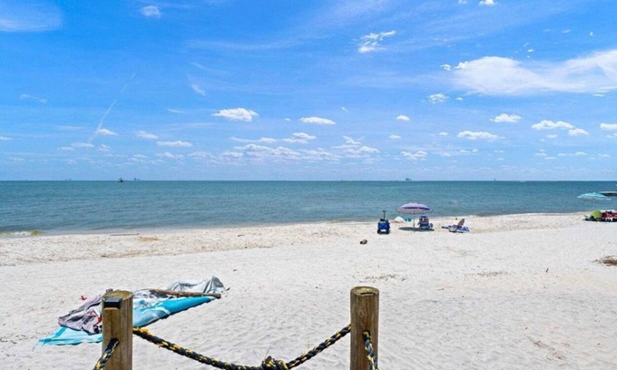 Dauphin Island Condo | Cozy Beachfront Condo at Dauphin Surf Club - Sleeps 6