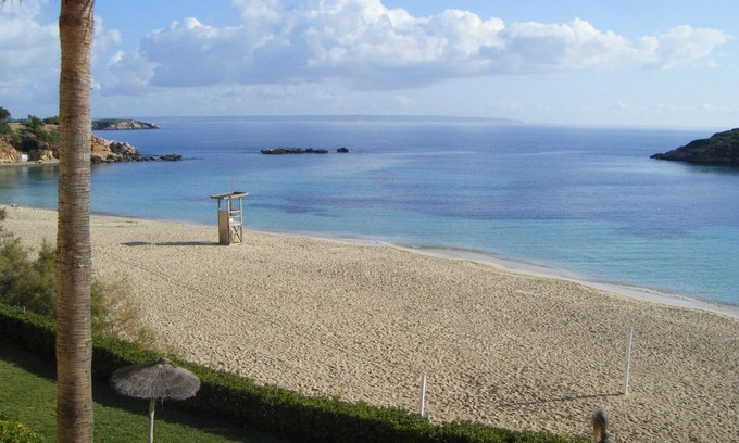 Portals Nous Apartment | Prime Beachfront Apartment in Puerto Portals with Pool