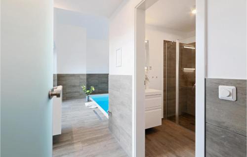 Lembruch House | Beachfront Home in Lembruch-Dmmer See with Pool & Wifi