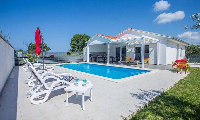 Stinjan House | Experience 2 Bedroom Accommodation with Ocean Views in Pula