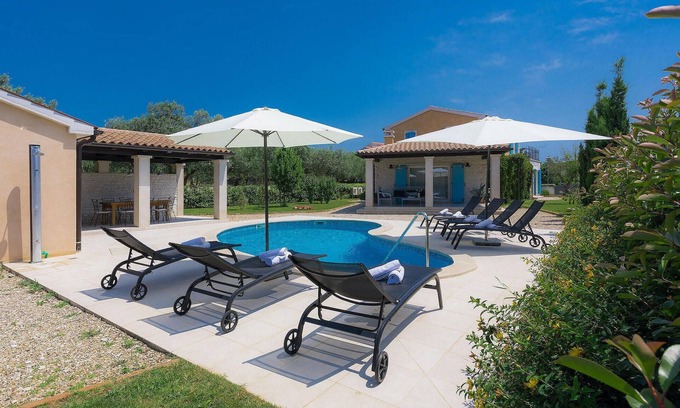 Fazana House | Exceptional 4 Bedroom Accommodation with Ocean View in Pula