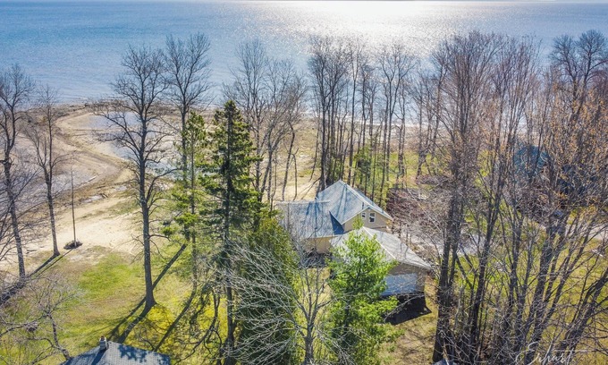 Menominee Cottage | Beachfront Escape: Kayaks, Ocean Views & Family Fun
