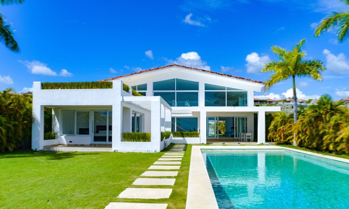 El Palmar House | Oceanfront Retreat: Casa Blanca in San Carlos Awaits You
