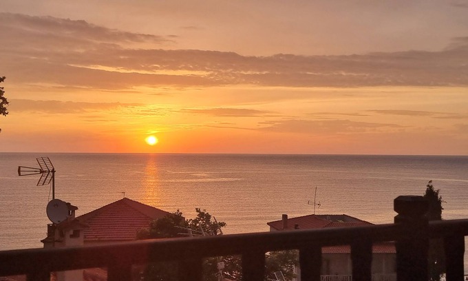 Agios Ioannis Apartment | Beachfront Apartment with Pool - Perfect for Families