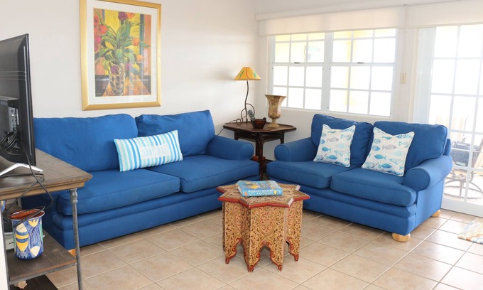 Barrero Apartment | Unforgettable Beach Front Escape with Ocean View & Spa