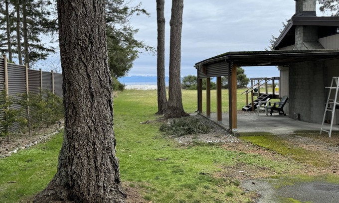Black Creek Cabin | Ocean View Cabin at Saratoga Beach with Spa Amenities