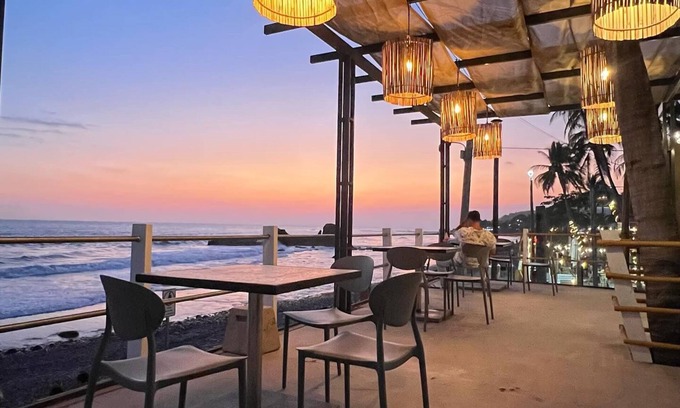 El Tunco Apartment | Beach Front Room at Playa EL Tunco Surf Spots La Bocana and Sunzal