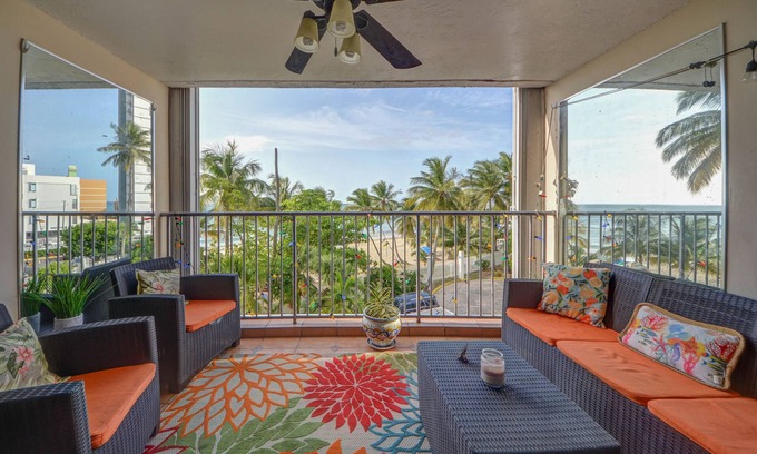 Isla Verde Condo | Beachfront Condo with Pool & 9.8/10 Guest Rating