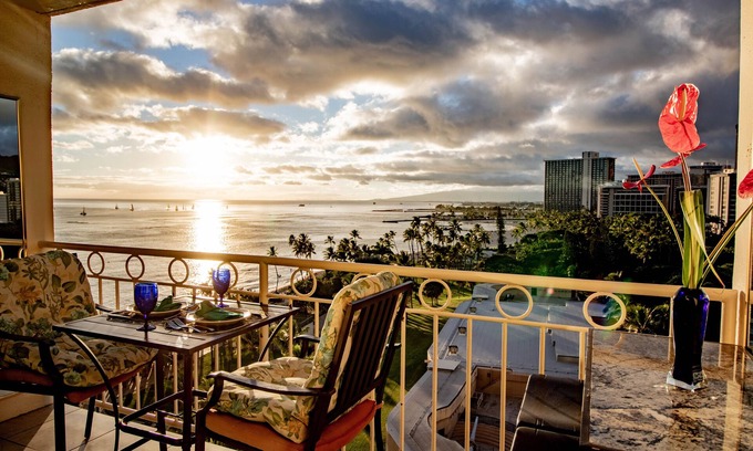 Waikiki Condo | Oceanfront Studio with Breathtaking Views and Pool Access