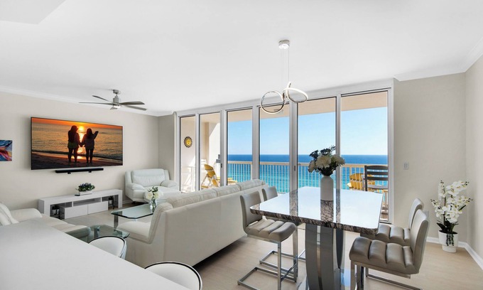 Emerald Coast Condo | Beach⛱️Front Stunner-2 Beach Ft Pools-2 Hot Tubs-Silver Beach Towers 1003 West