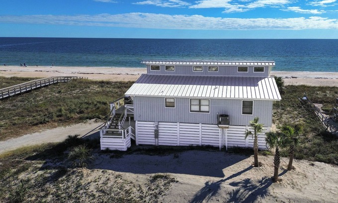 East End House | Beachfront Retreat: 3 Bed, Pet Friendly with Hot Tub & Fire Pit