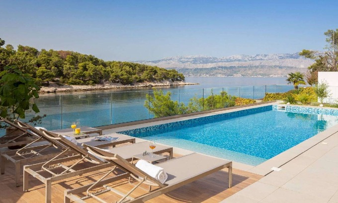 Splitska Villa | Beach Front Villa Splitska