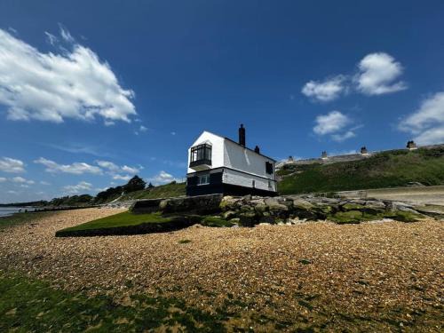 Netley House | Beach Front Watch House in Lepe: Pet & Child Friendly Stay
