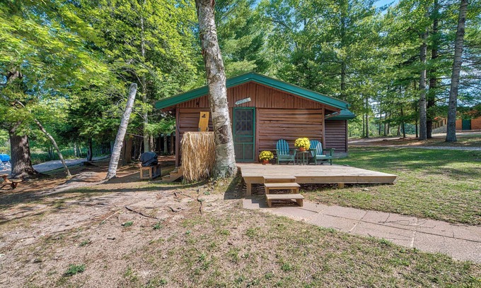 Levering Cabin | Beach + Game Room Access: Lakefront Levering Cabin