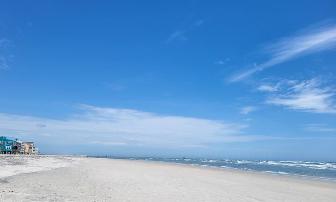 Sneads Ferry House | Beach Getaway: Family Fun with Oceanfront Views & Bikes