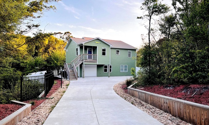 Emerald Isle House | Dog-Friendly Beach Retreat with Hot Tub & Game Room