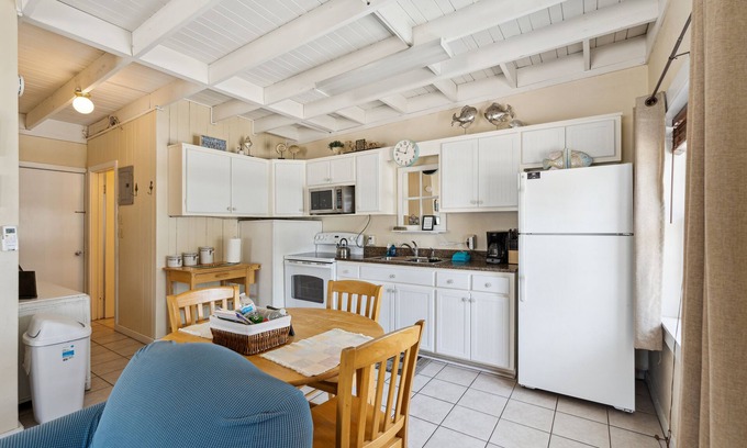 Laguna Beach Cottage | Ideal Beach Getaway with Ocean View, Just Steps from Shore