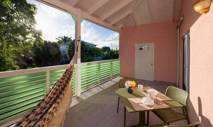 Runaway Bay Apartment | Beachside Comfort: Modern Apartment with Spa & Hot Tub