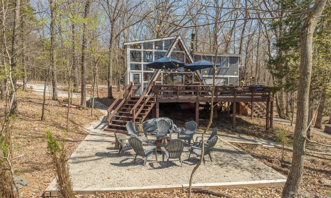 Innsbrook Ski Chalet | Unforgettable Beach Haus Chalet with Spa & Ocean Views
