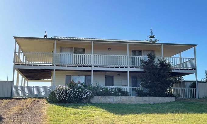 Hopetoun House | Beach Haven - a spacious 2-storey beach house with beautiful sunset views!
